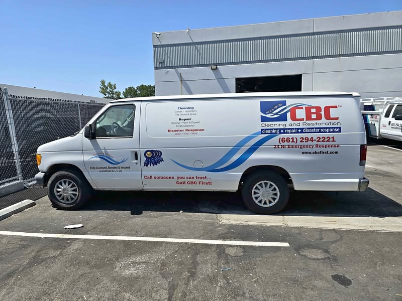 2006 Ford E250 Econoline L - With Hydromaster truck mount.