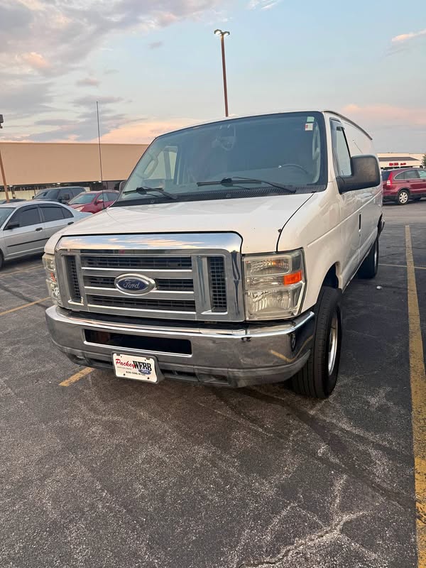2011 Ford Econoline E250 Cargo - Extended Van