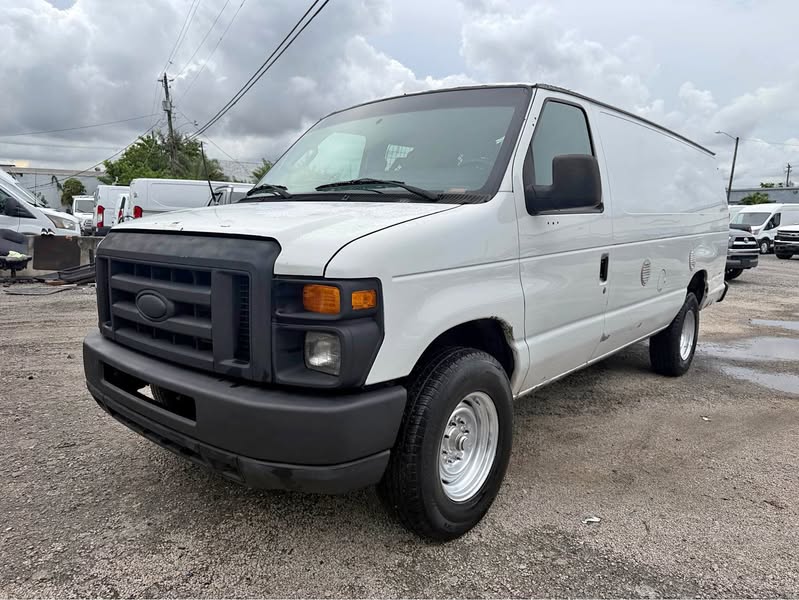 2011 Ford Econoline E350 Super Duty Cargo - Cargo van