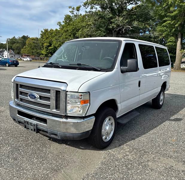 2012 Ford Econoline E350 Super Duty Passenger - Van