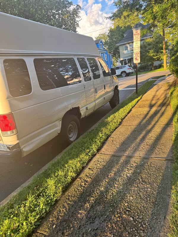 2013 Ford Econoline E250 Cargo - Extended Van