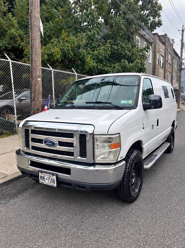 2012 Ford Econoline E250 Cargo - Extended Van