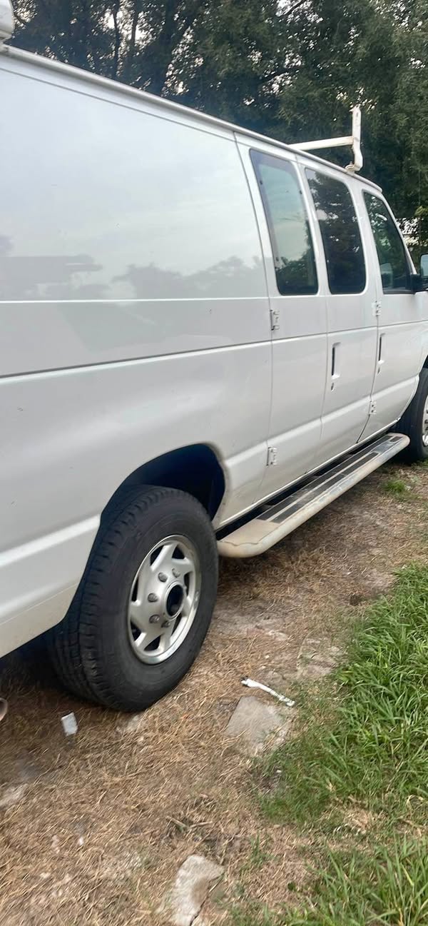 2011 Ford Econoline E250 Cargo - Cargo van
