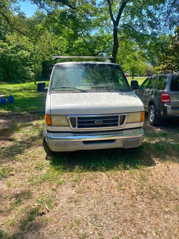 2004 Ford Econoline E150 Cargo - Van