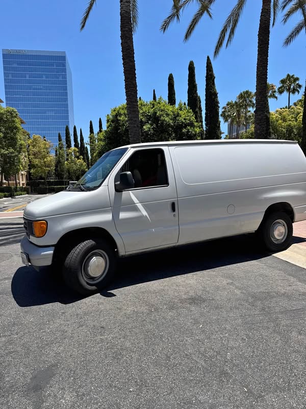 2005 Ford Econoline E350 Cargo - Van
