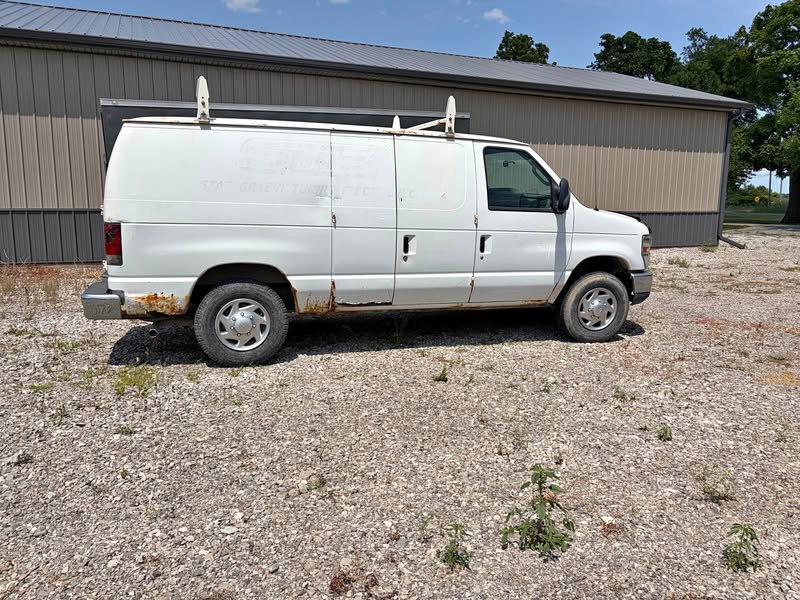 2010 Ford Econoline E250 Cargo - Van