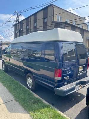 2013 Ford Econoline E350 Super Duty Passenger - Van