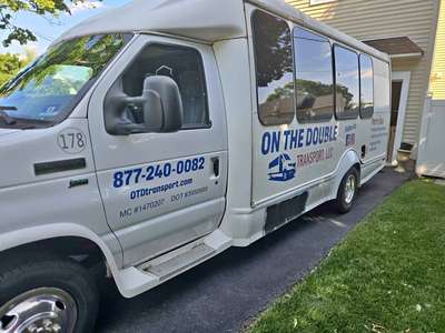 2011 Ford Econoline E350 Super Duty Passenger - Van