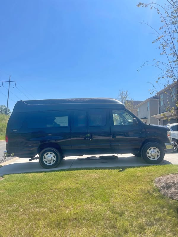 2011 Ford Econoline E250 Cargo - Extended Van
