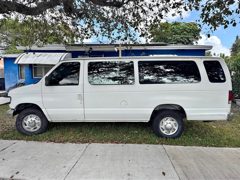 1996 Ford Econoline E350 Super Duty Passenger - Van