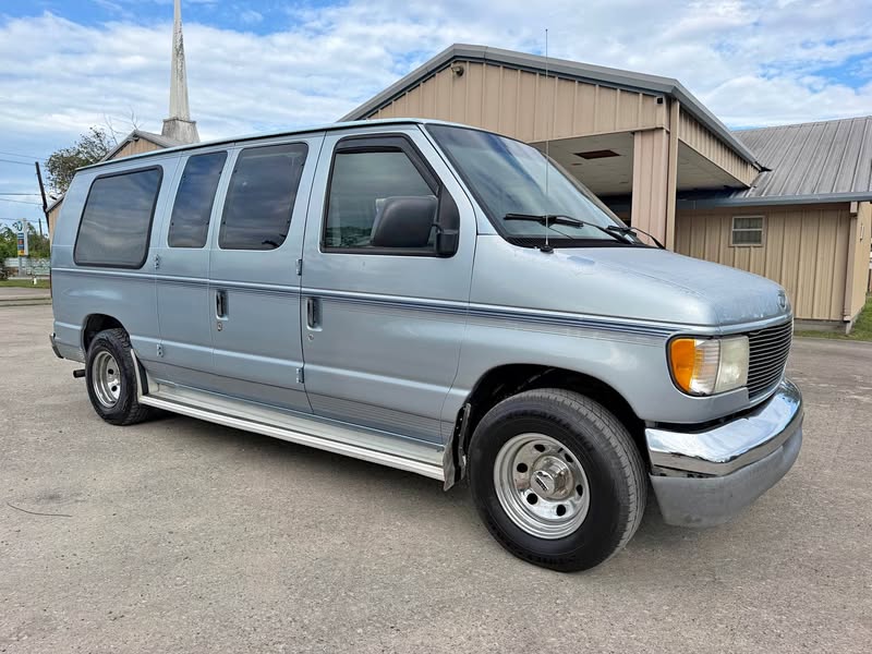 1999 Ford Econoline E150 - Van