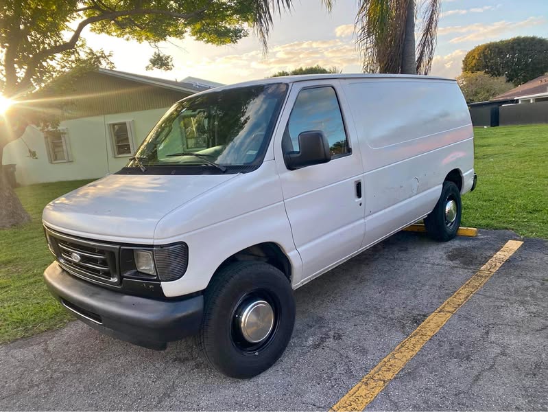 2006 Ford Econoline E250 Cargo - Extended Van