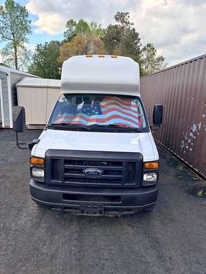 2011 Ford Econoline E150 Passenger - Van