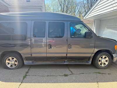 2004 Ford Econoline