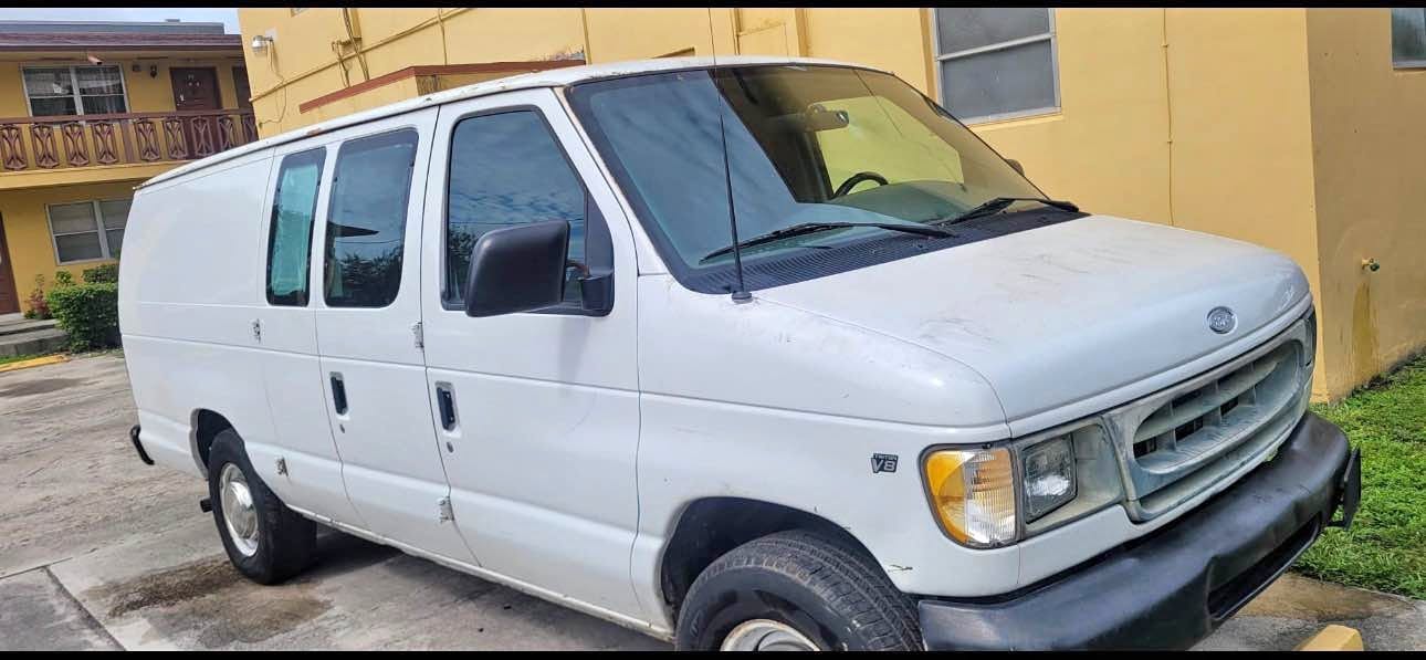 2001 Ford Econoline E350 Super Duty Cargo - Extended Van