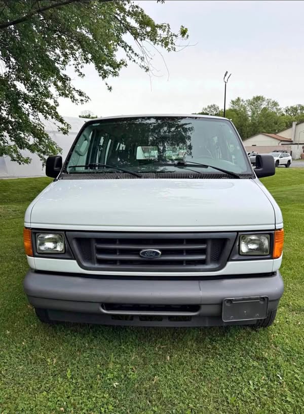 2006 Ford Econoline E150 Passenger - Van