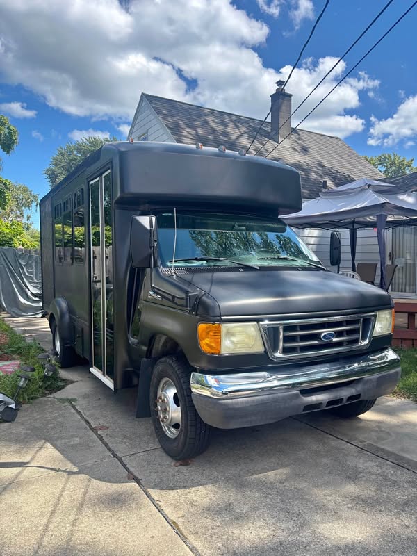 2006 Ford Econoline E350 Super Duty Cutaway - Mobile home