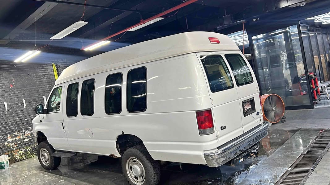 2013 Ford Econoline E350 Super Duty Cargo - Extended turtle top
