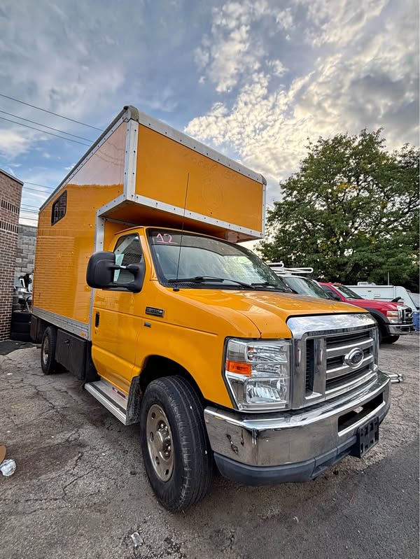 2012 Ford Econoline E350 Super Duty Cutaway - Van Cab-Chassis 2D