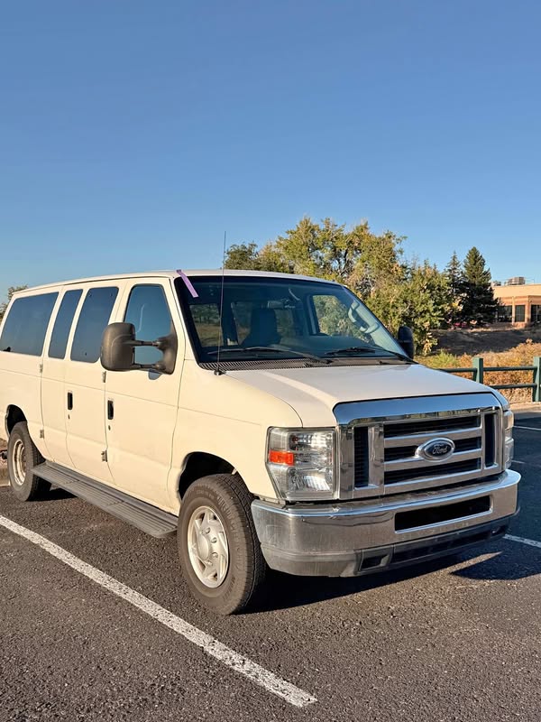 2012 Ford Econoline E350 Super Duty Passenger - XLT