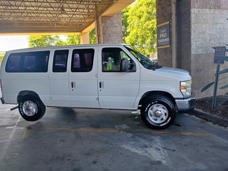 2011 Ford Econoline E150 Passenger - Van