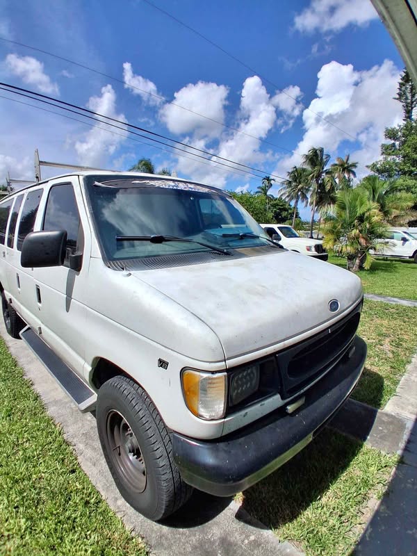 1999 Ford Econoline E350 Super Duty Cargo - Extended Van