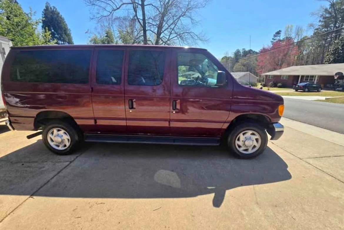 2006 Ford Econoline E350 Cargo - Extended Van