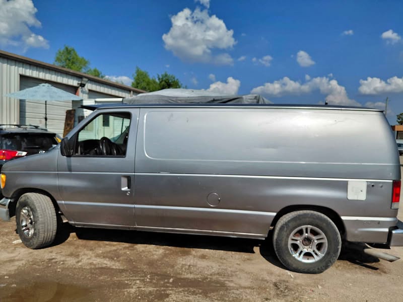 2002 Ford Econoline E150 Cargo - Van