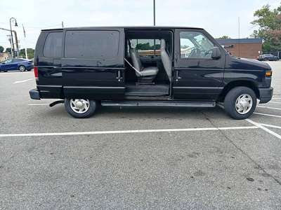 2010 Ford Econoline E350 Super Duty Passenger - Van
