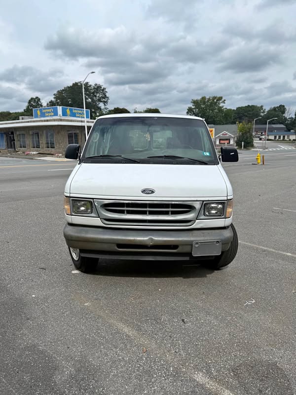 2001 Ford Econoline E250 Cargo - Van