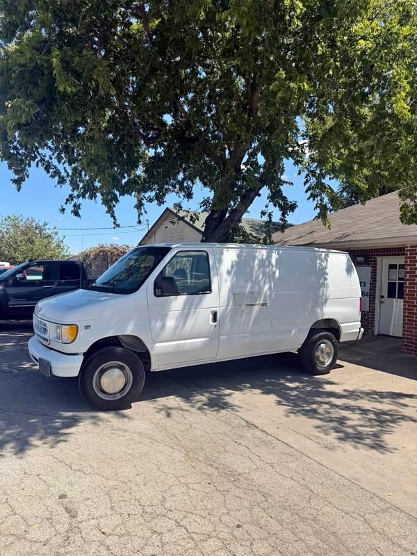 2000 Ford Econoline E150 Cargo - Van