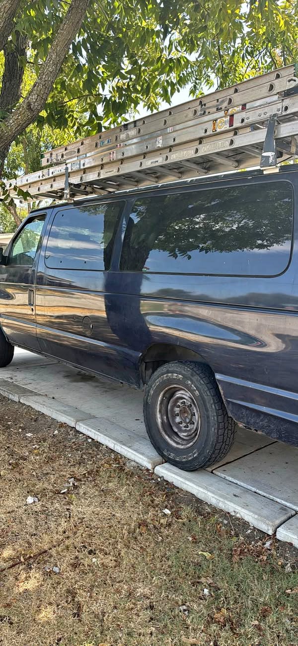 2002 Ford Econoline E350 Super Duty Cargo - Van