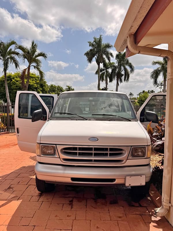 2001 Ford Econoline E250 Cargo - Van