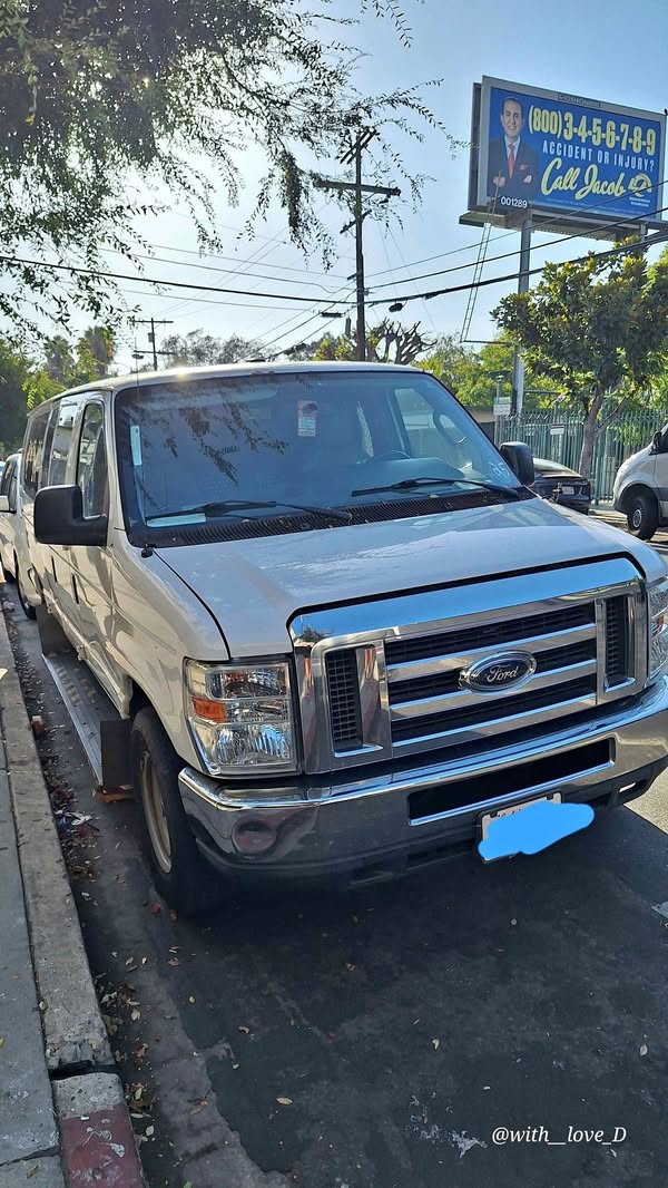 2012 Ford Econoline E350 Super Duty Cargo - Extended Van
