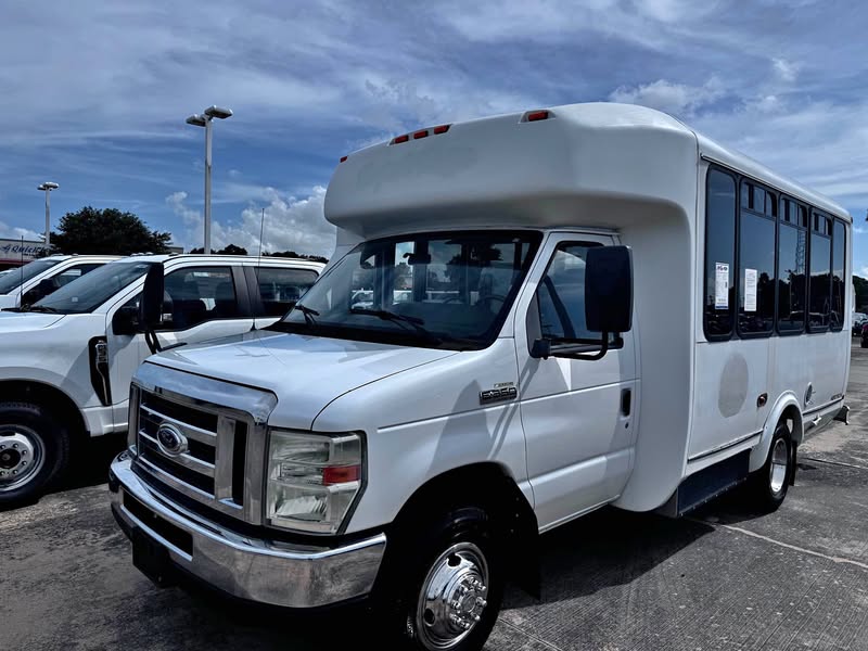 2013 Ford Econoline E350 Super Duty Cutaway - Van Cab-Chassis 2D