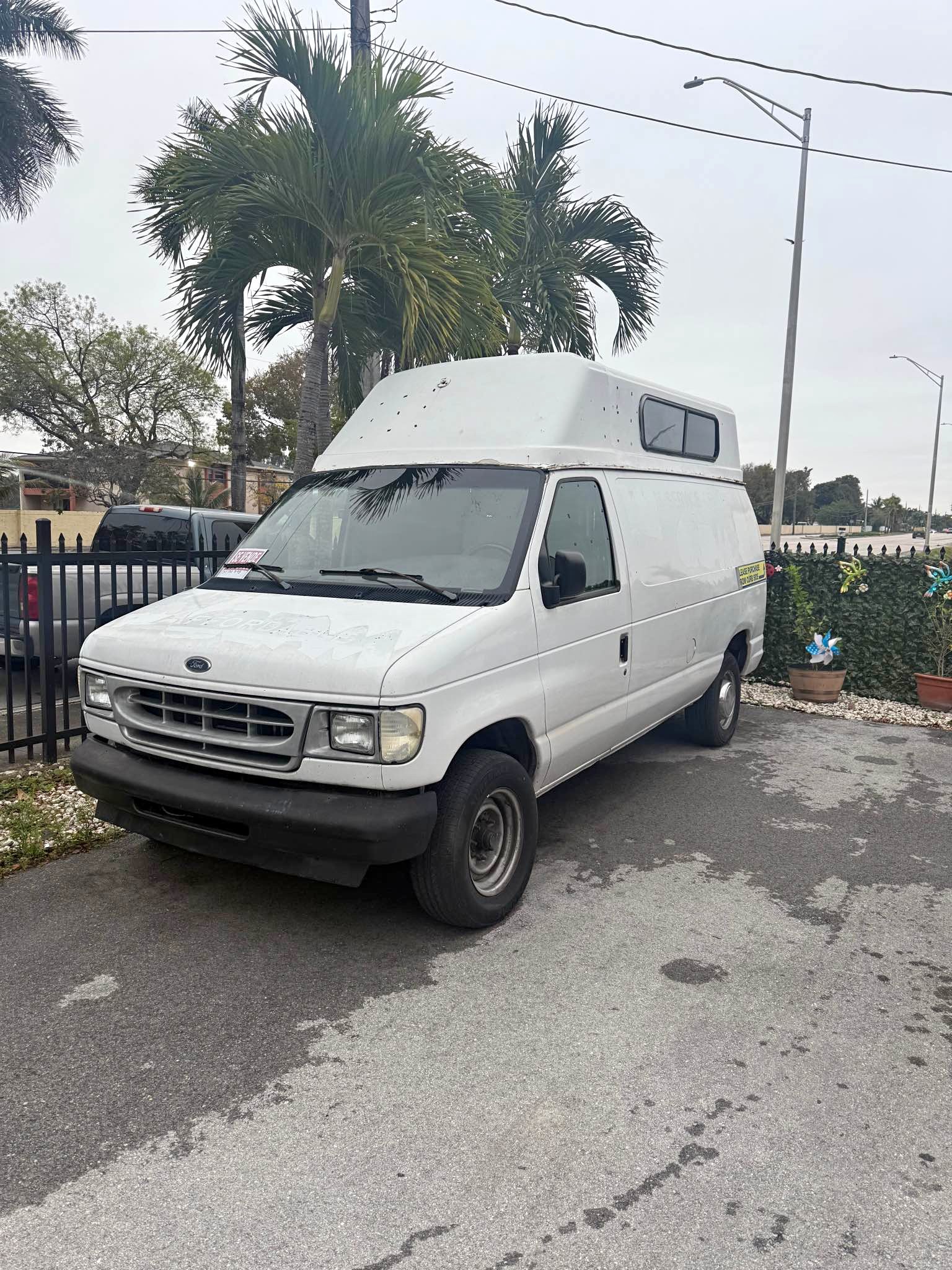 2001 Ford Econoline E150 Cargo - Van