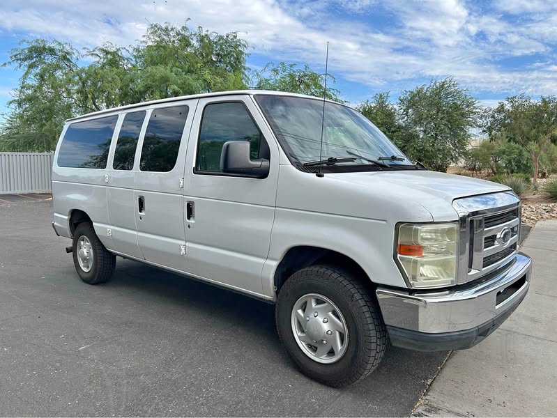 2011 Ford Econoline E350 Super Duty Passenger - Van