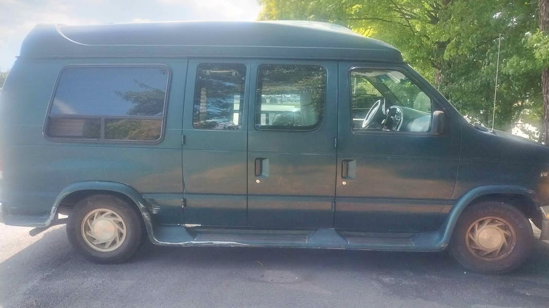 2000 Ford Econoline E150 Cargo - Van