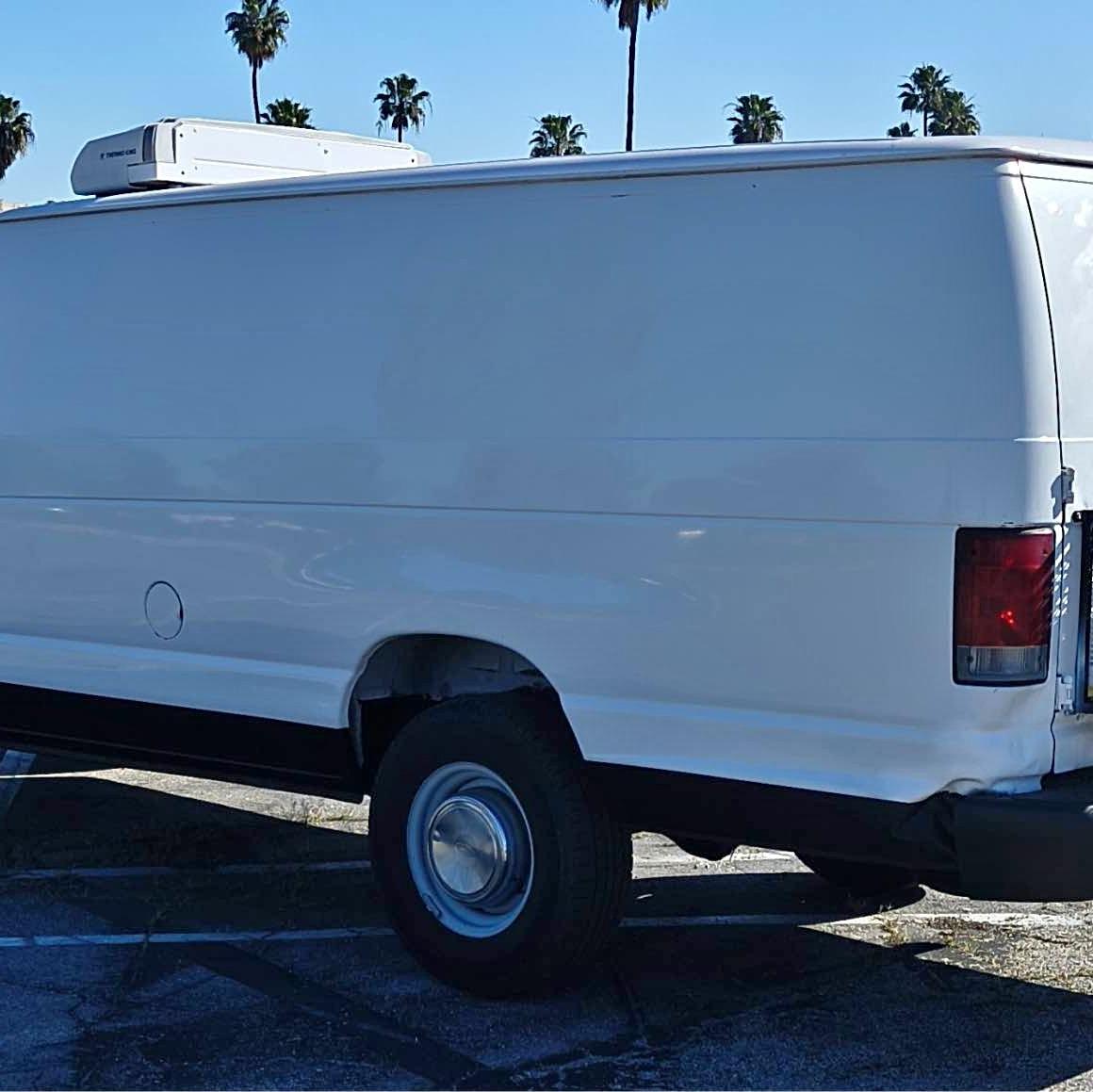 2005 Ford Econoline E350 Super Duty Cargo - Extended Van