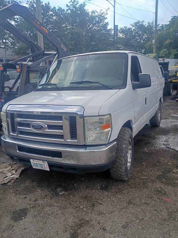 2009 Ford Econoline E350 Cargo - Van