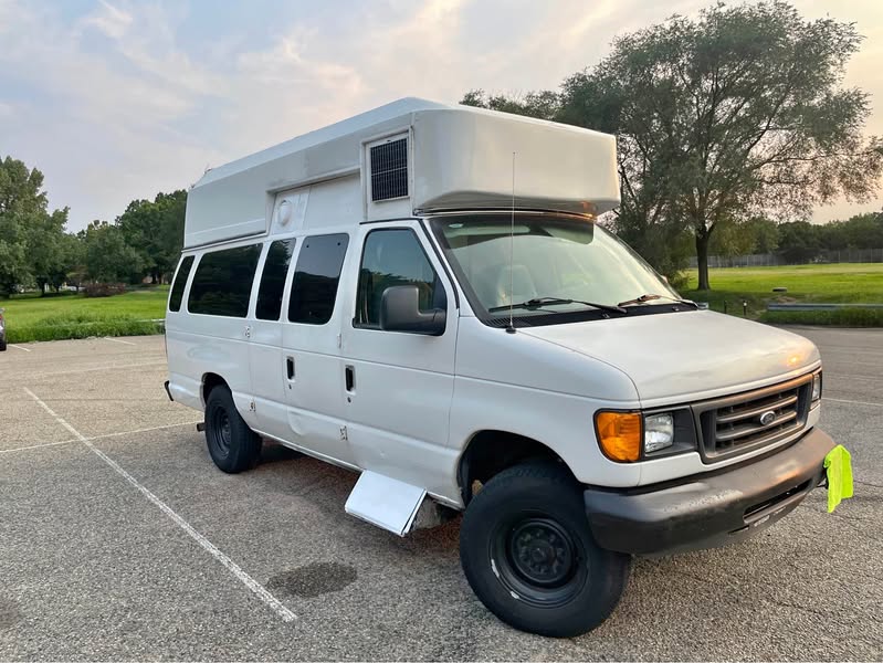 2005 Ford Econoline E350 Cargo - Van
