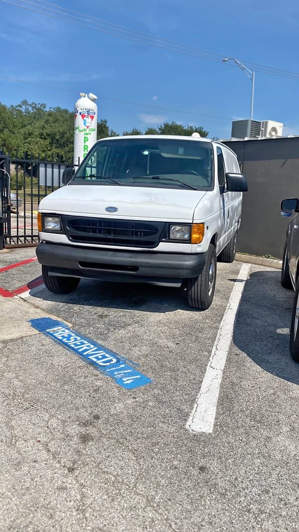 2001 Ford Econoline E250 Cargo - Van