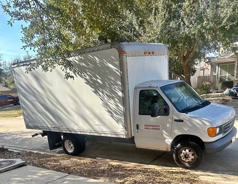 2004 Ford Econoline E350 Super Duty Cargo - Extended Van