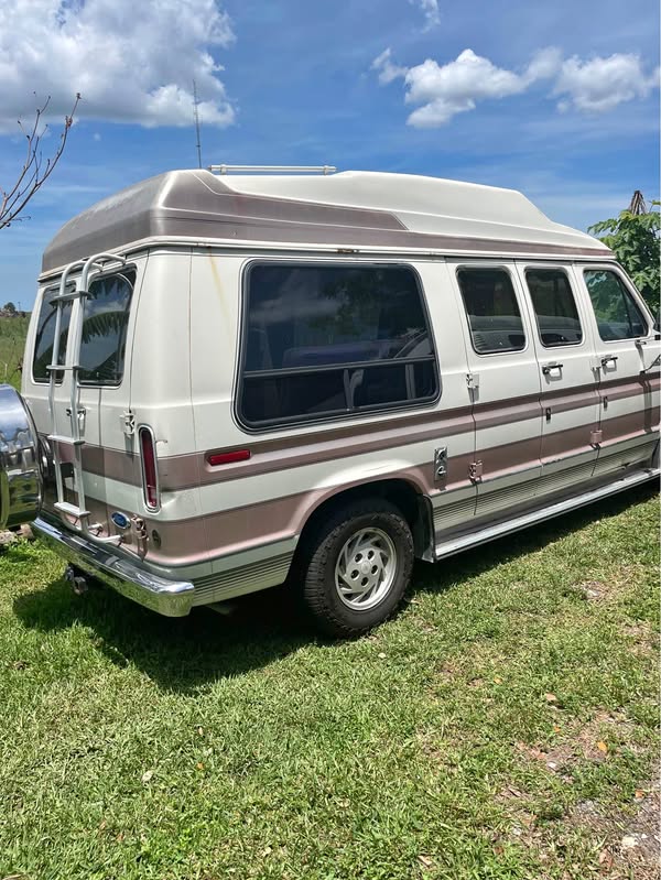 1989 Ford Econoline E-150 High Top Camper Van\/ Turtletop