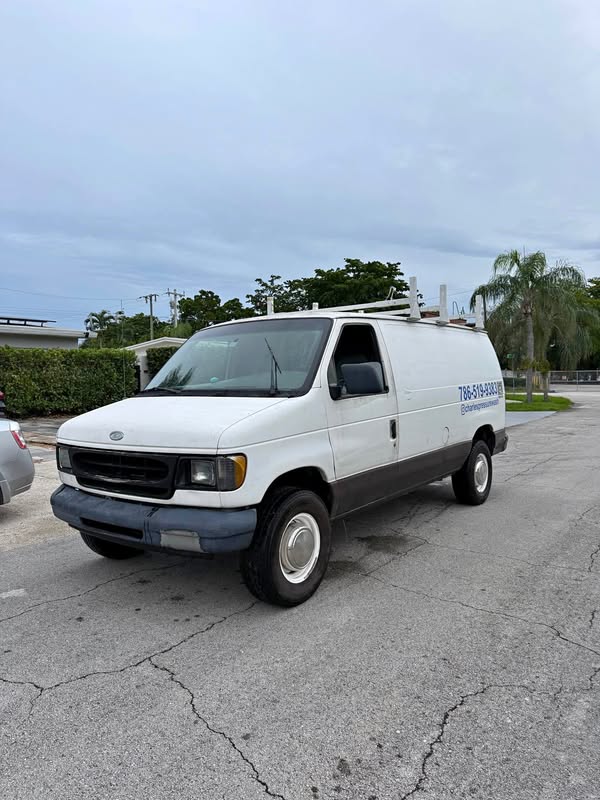 2000 Ford Econoline E250 Cargo - Van