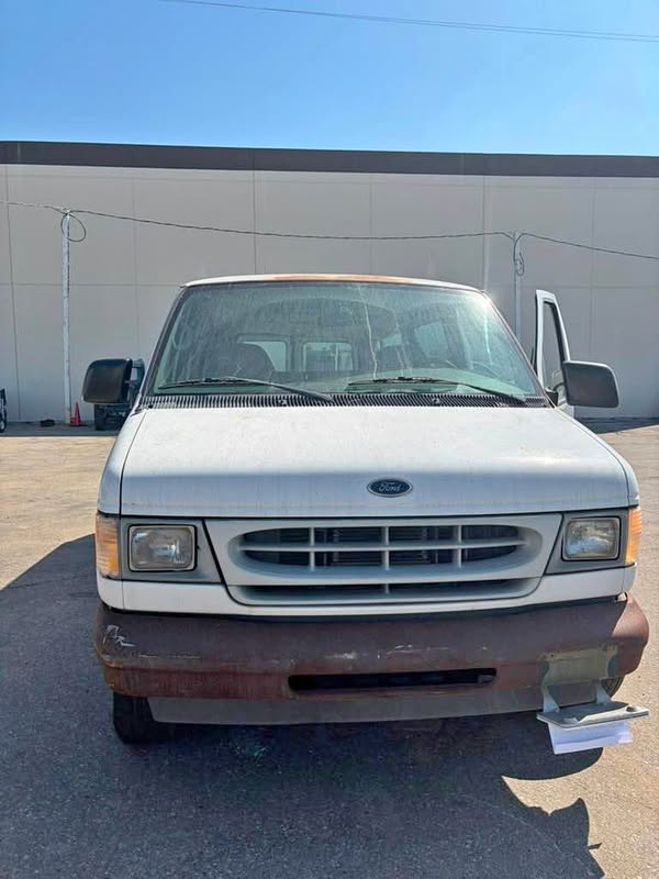 2002 Ford Econoline E150 Passenger - Van
