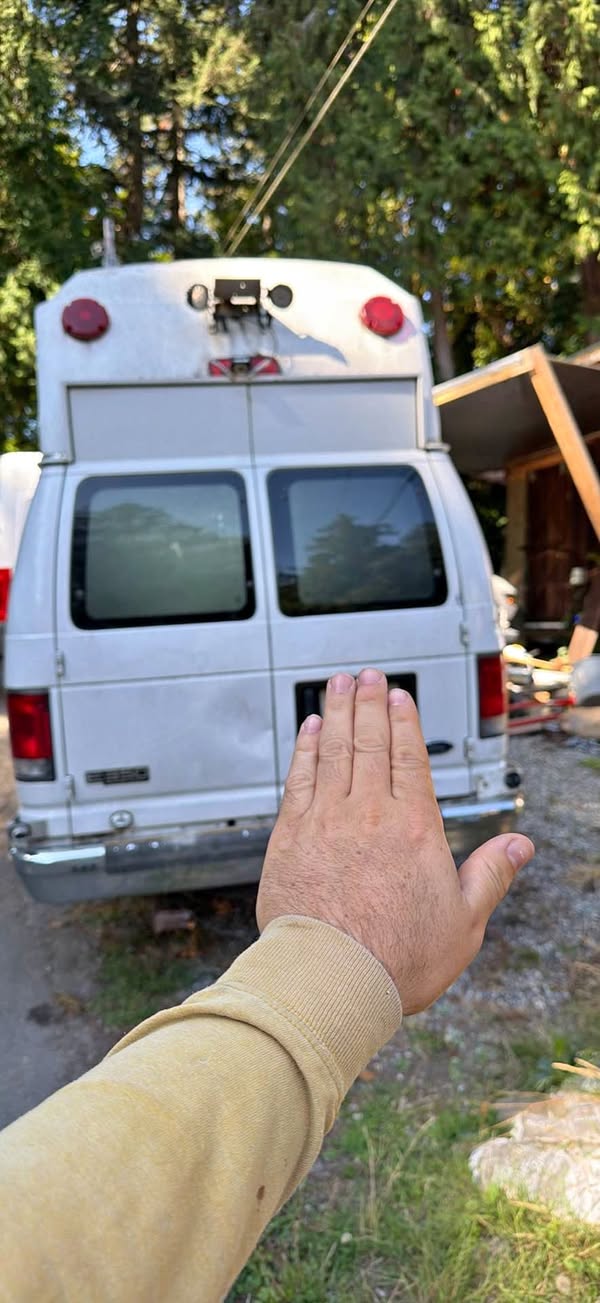 2005 Ford Econoline E350 Super Duty Cargo - Extended Van