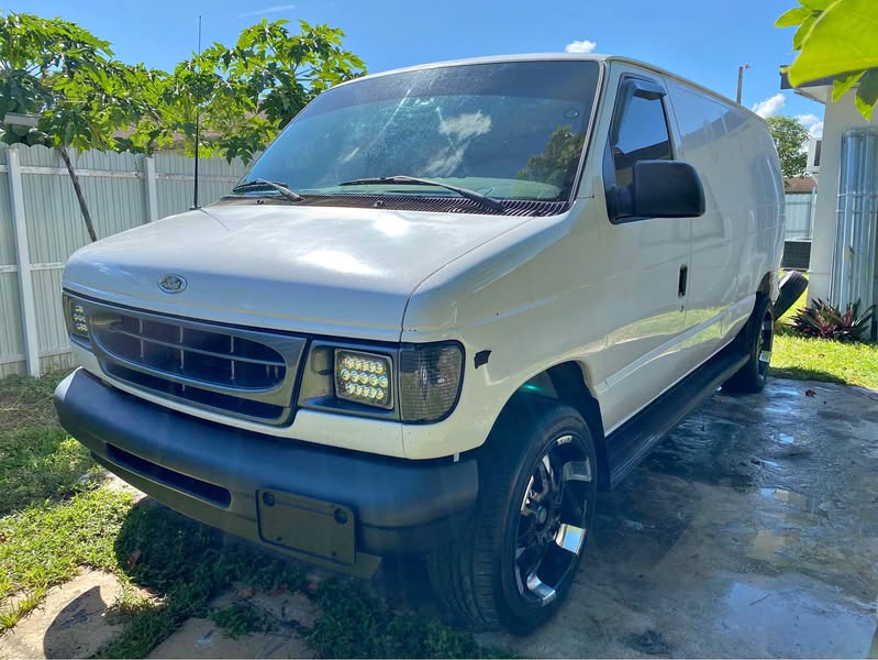 2001 Ford Econoline E350 Super Duty Cargo - Van