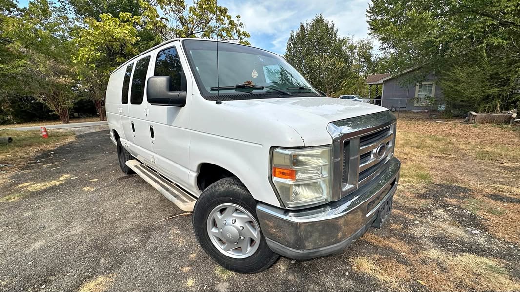 2010 Ford Econoline E250 Cargo - Van
