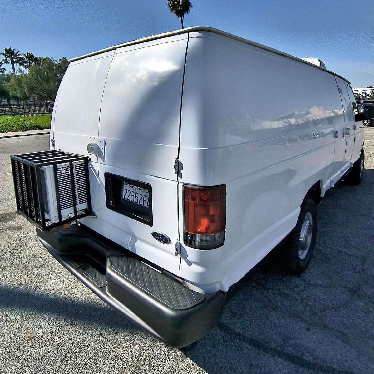 2005 Ford Econoline E350 Super Duty Cargo - Extended Van